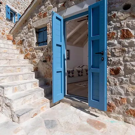 Vikendica 3 Bedroom Stunning In