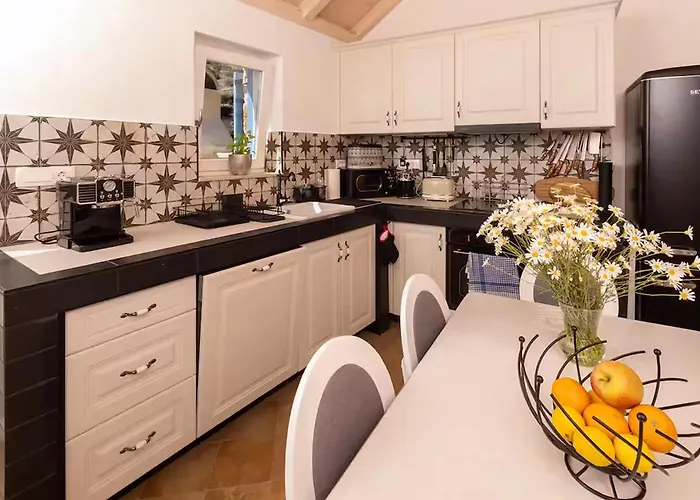 Vikendica 3 Bedroom Stunning In