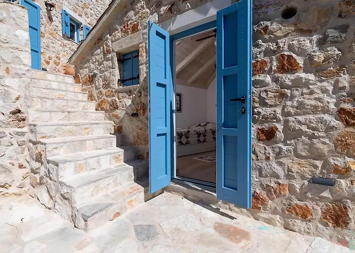 Vikendica 3 Bedroom Stunning In